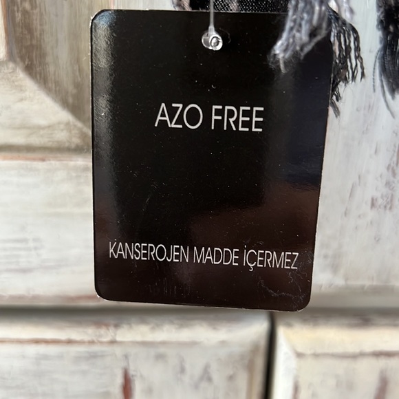 Large scarf - Picture 2 of 4